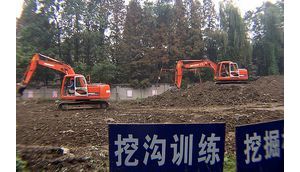 �侯�ھ�C(j��)����С�� ���ؙC(j��)ä��ˮͰ